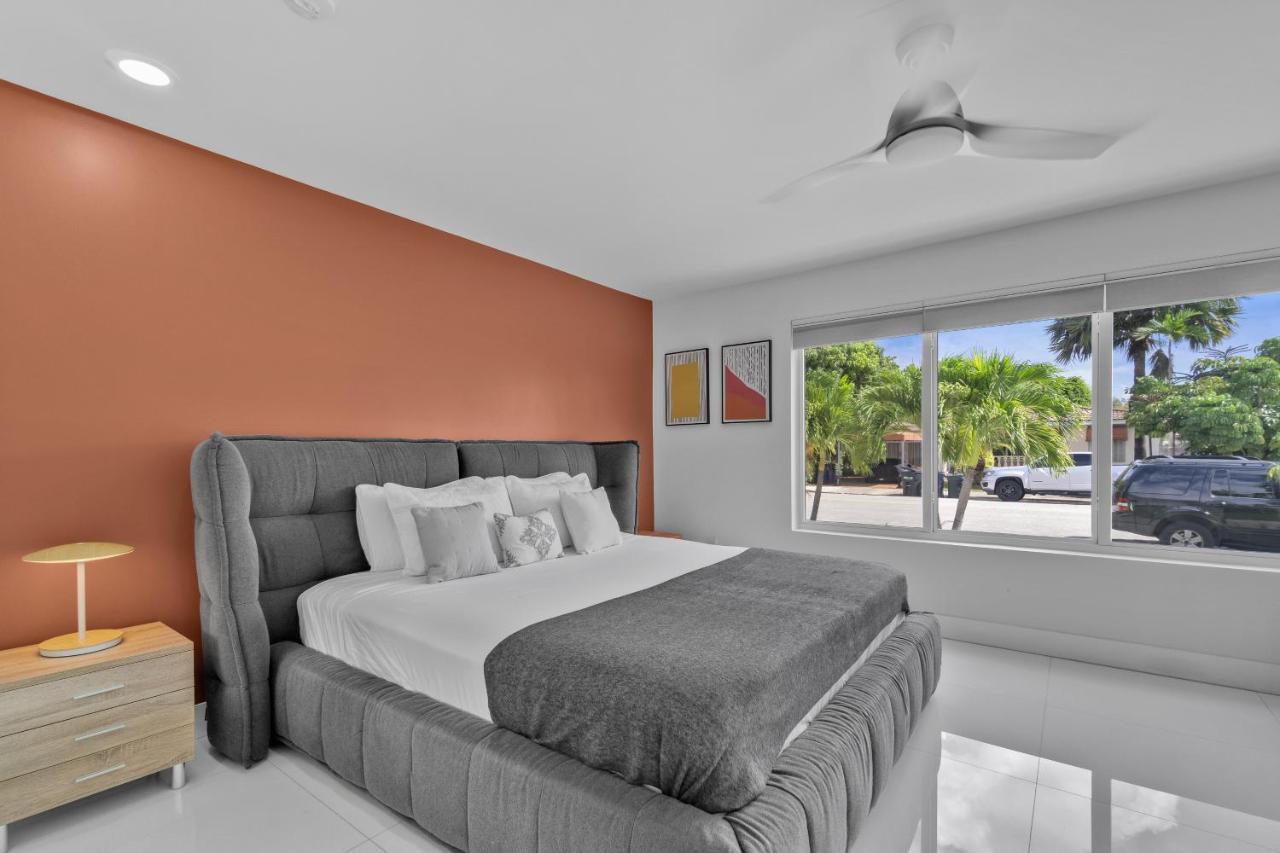 Appartamento Luxury House 4 Beds Heated Pool W Jaccuzzi North Bay Village Esterno foto