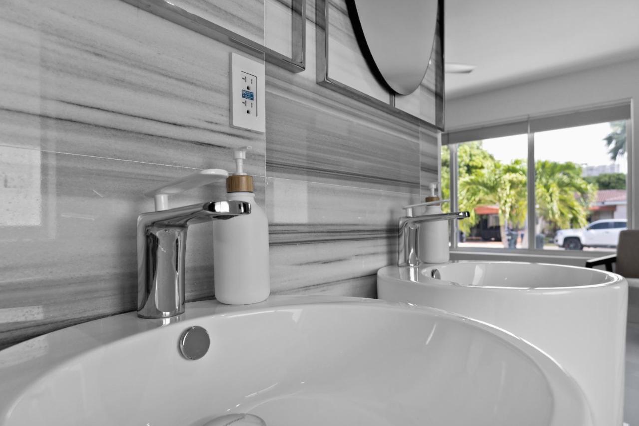 Appartamento Luxury House 4 Beds Heated Pool W Jaccuzzi North Bay Village Esterno foto