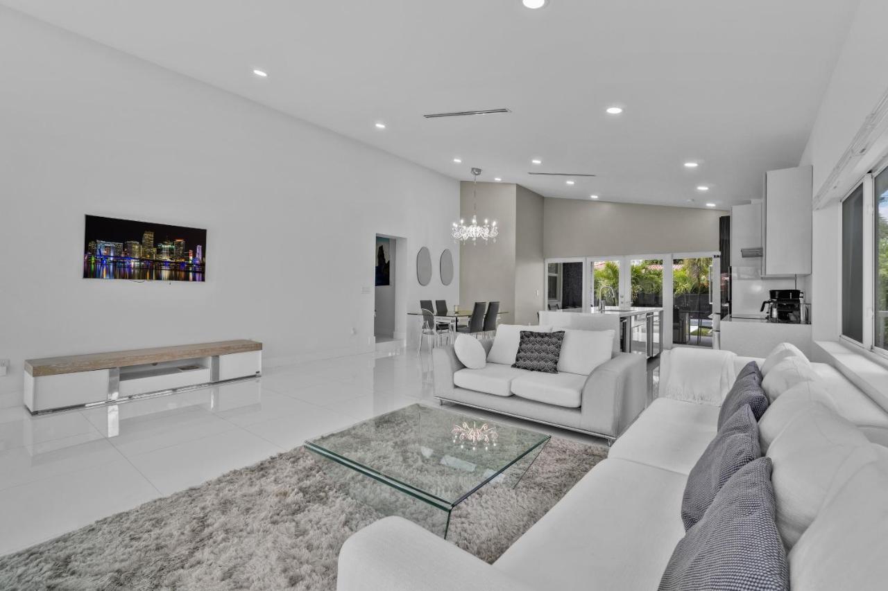 Appartamento Luxury House 4 Beds Heated Pool W Jaccuzzi North Bay Village Esterno foto