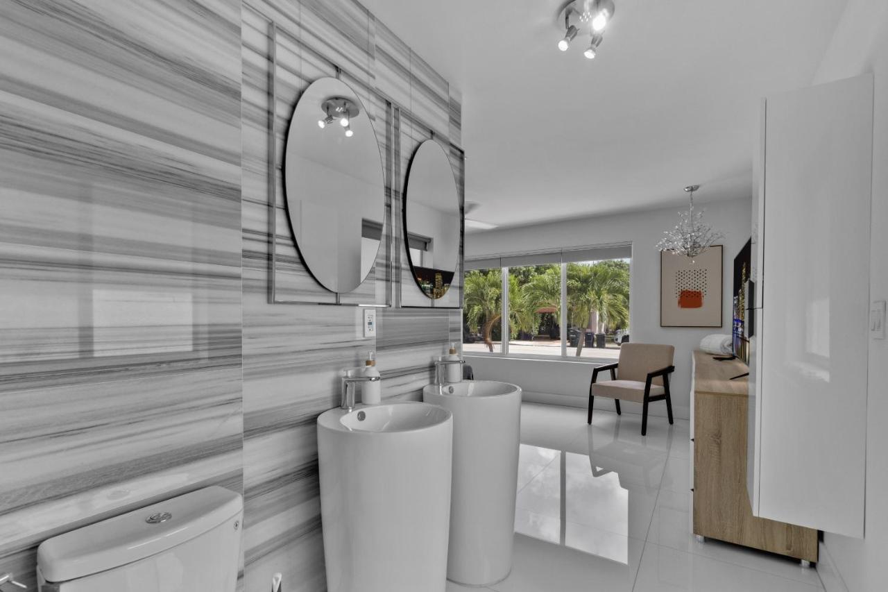 Appartamento Luxury House 4 Beds Heated Pool W Jaccuzzi North Bay Village Esterno foto
