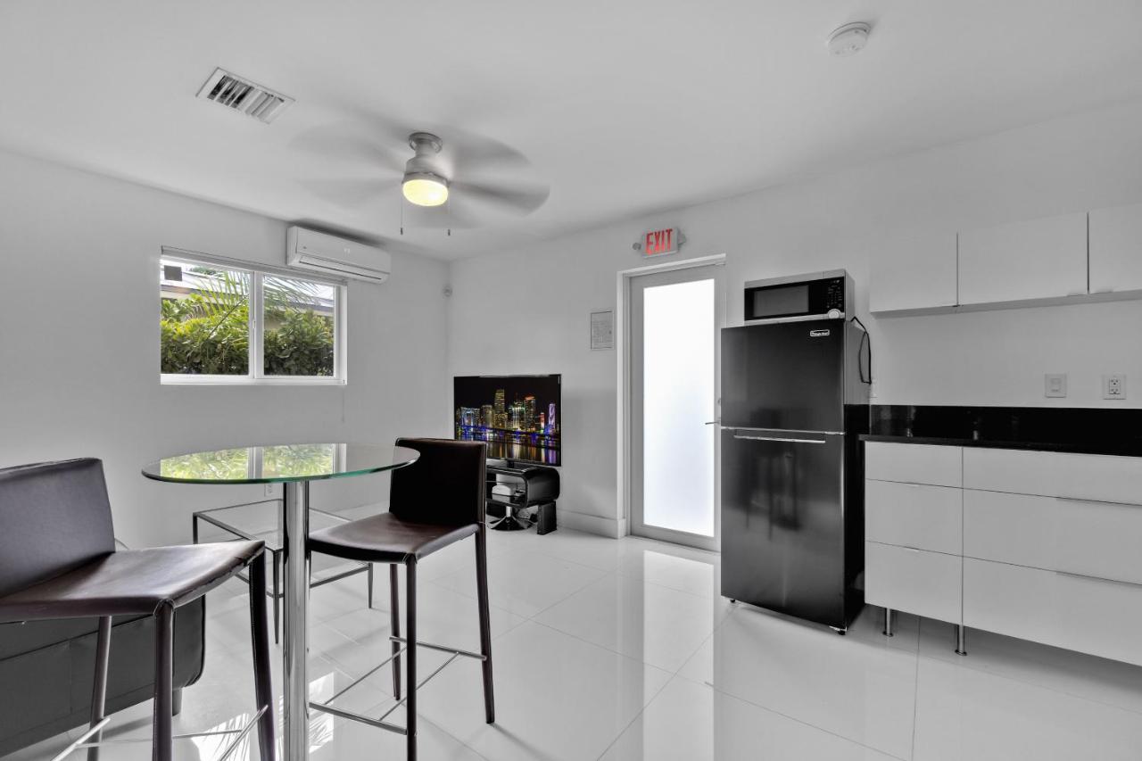Appartamento Luxury House 4 Beds Heated Pool W Jaccuzzi North Bay Village Esterno foto