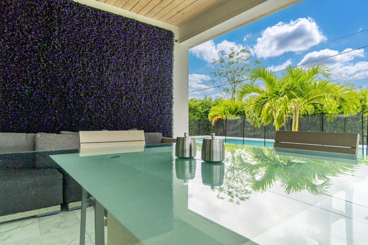 Appartamento Luxury House 4 Beds Heated Pool W Jaccuzzi North Bay Village Esterno foto