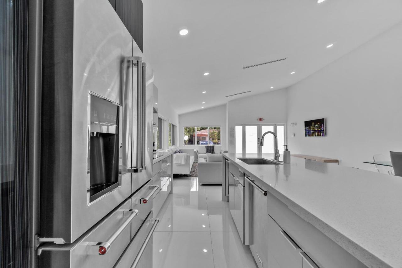 Appartamento Luxury House 4 Beds Heated Pool W Jaccuzzi North Bay Village Esterno foto