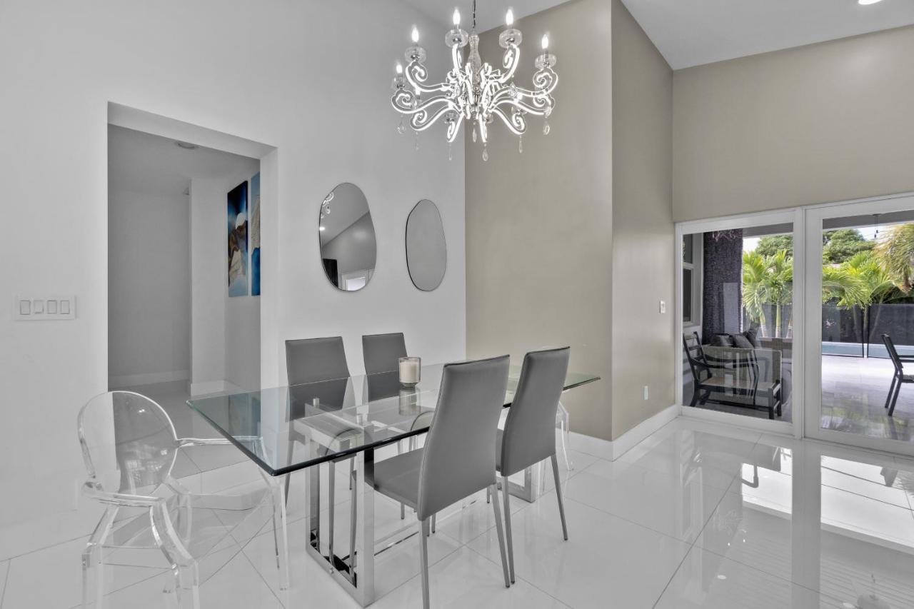Appartamento Luxury House 4 Beds Heated Pool W Jaccuzzi North Bay Village Esterno foto