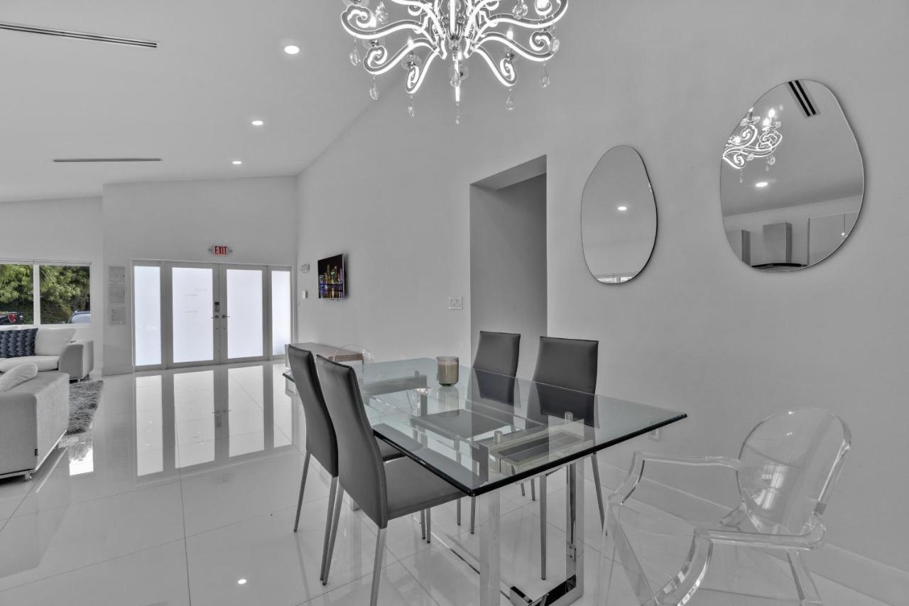 Appartamento Luxury House 4 Beds Heated Pool W Jaccuzzi North Bay Village Esterno foto