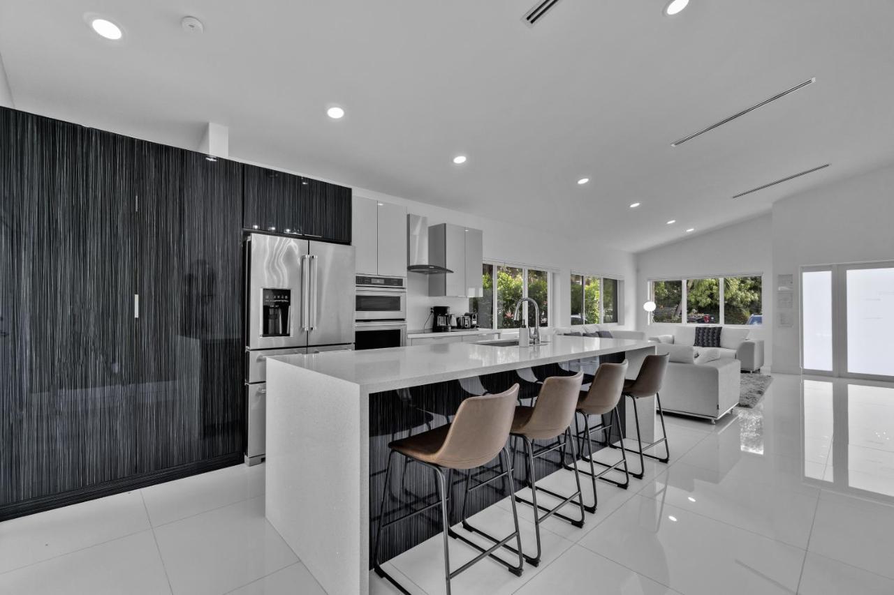 Appartamento Luxury House 4 Beds Heated Pool W Jaccuzzi North Bay Village Esterno foto